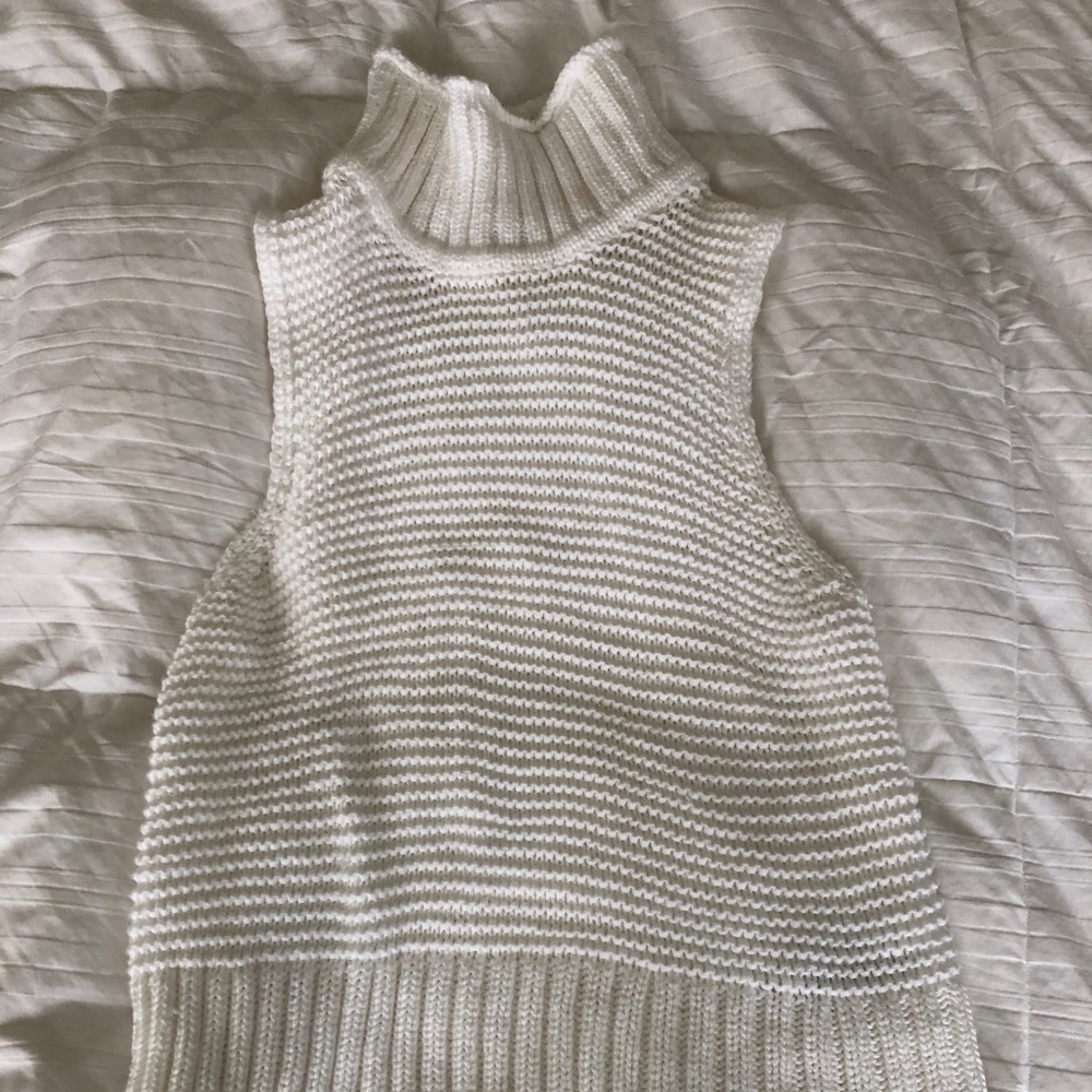 Gap mock-neck sleeveless sweater